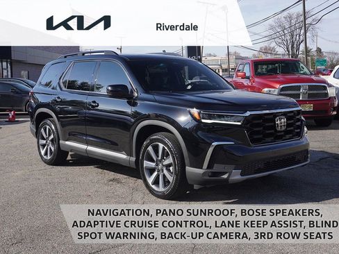 Used 2025 Honda Pilot Touring image 1