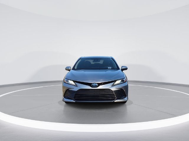Used 2024 Toyota Camry XLE w/ Navigation Package FWD image 3