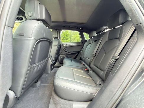 Certified 2024 Porsche Macan AWD/4WD image 16