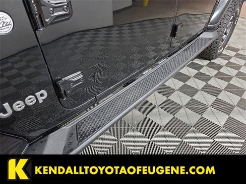 Used 2020 Jeep Gladiator Overland image 9