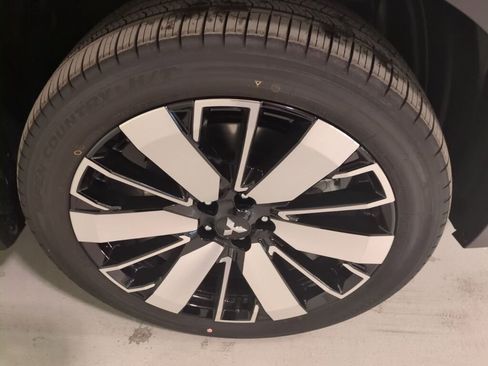 New 2025 Mitsubishi Outlander SEL image 2