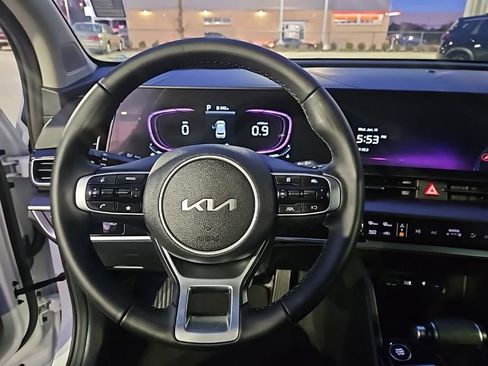 Used 2024 Kia Sportage EX image 18