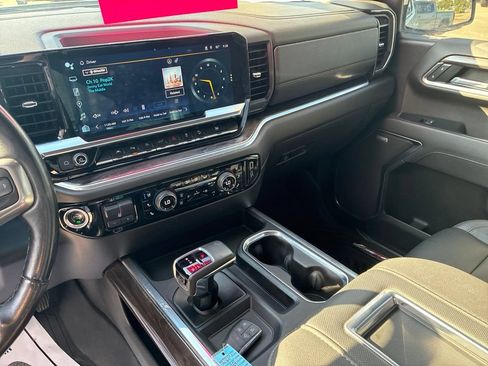 Used 2022 Chevrolet Silverado 1500 LTZ AWD/4WD image 41