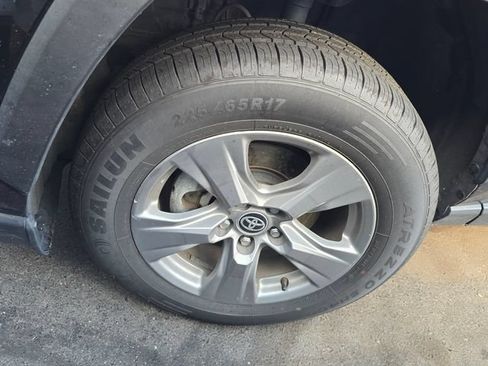 Used 2024 Toyota RAV4 XLE FWD image 4