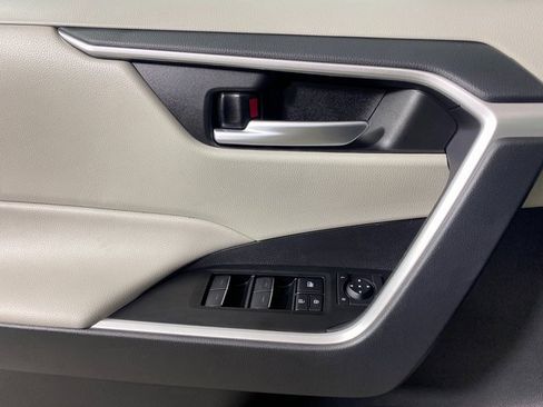 Used 2025 Toyota RAV4 XLE image 21