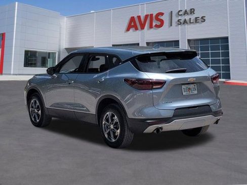 Used 2025 Chevrolet Blazer LT FWD image 9
