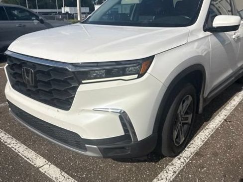 Used 2025 Honda Pilot EX-L image 1