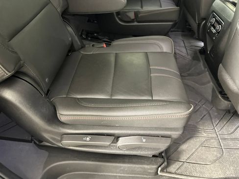 Used 2024 Chevrolet Suburban RST w/ Luxury Package AWD/4WD image 33