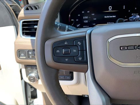 Used 2023 GMC Yukon Denali w/ Advanced Technology Package AWD/4WD image 23