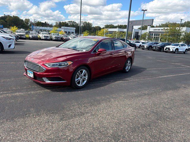 Used 2018 Ford Fusion SE w/ Fusion SE Technology Package FWD image 5