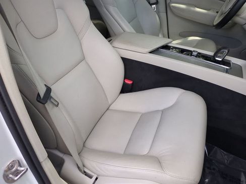 Used 2024 Volvo XC60 B5 Plus AWD/4WD image 22
