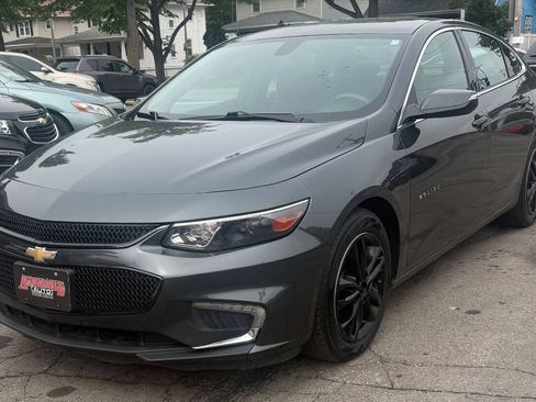 Used 2017 Chevrolet Malibu LT FWD image 3