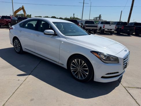 Used 2016 Hyundai Genesis 3.8 RWD image 4