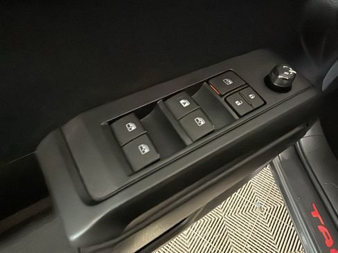 Used 2019 Toyota Tacoma SR w/ SR Convenience Package AWD/4WD image 10