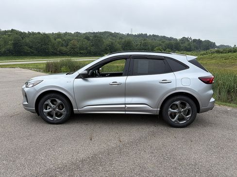 Used 2024 Ford Escape ST-Line w/ Tech Pack #1 FWD image 2