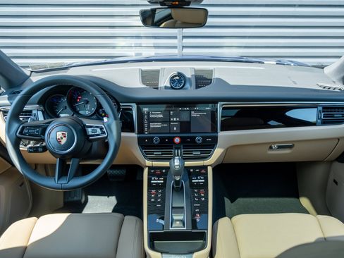 Certified 2026 Porsche Macan image 18