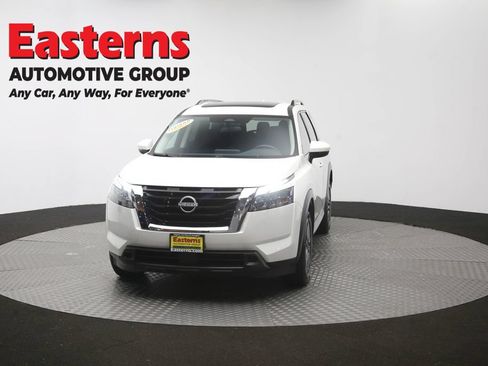 Used 2023 Nissan Pathfinder SV w/ SV Premium Package AWD/4WD image 56