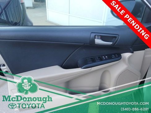 Used 2014 Toyota Camry LE image 10