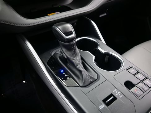 Used 2025 Toyota Highlander XLE image 22