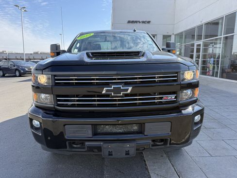 Used 2018 Chevrolet Silverado 2500 LT w/ Midnight Edition image 9