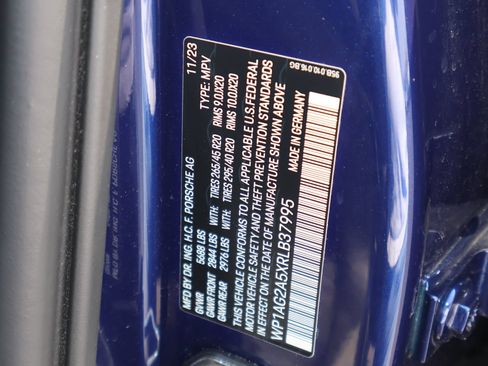Certified 2024 Porsche Macan S w/ Premium Plus Package AWD/4WD image 32