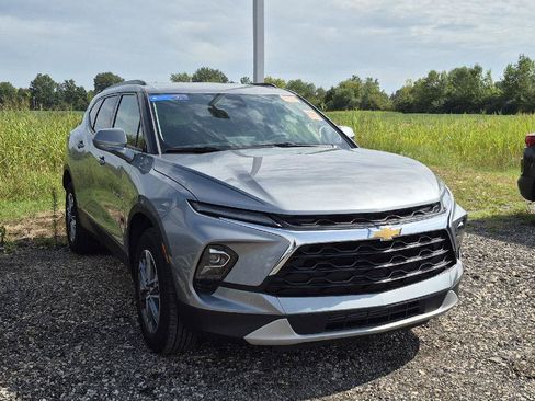Used 2025 Chevrolet Blazer LT w/ Convenience Package FWD image 2