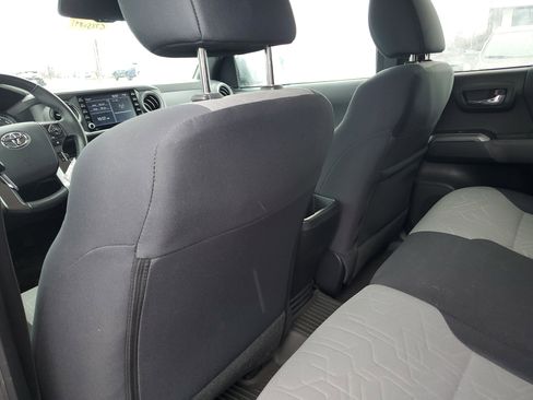 Used 2022 Toyota Tacoma TRD Sport image 10