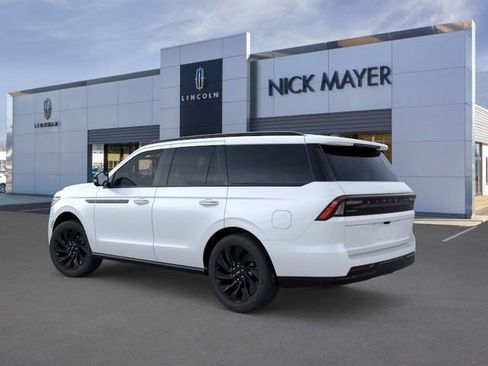 New 2026 Lincoln Navigator Reserve w/ Jet Appearance Package AWD/4WD image 4