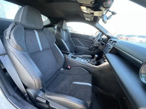 Used 2025 Toyota GR86 Premium w/ Performance Package image 25