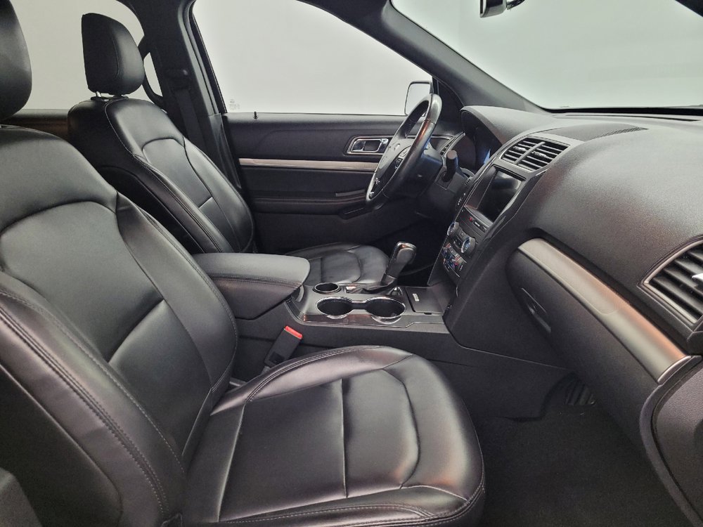 Used 2019 Ford Explorer XLT w/ Equipment Group 202A FWD image 21