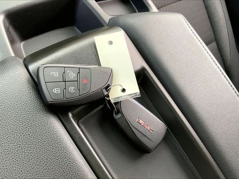 Used 2024 GMC Sierra 1500 Elevation image 14
