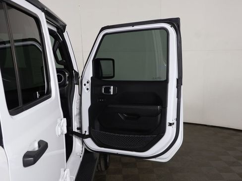 Used 2023 Jeep Wrangler Unlimited Sahara w/ Cold Weather Group image 21