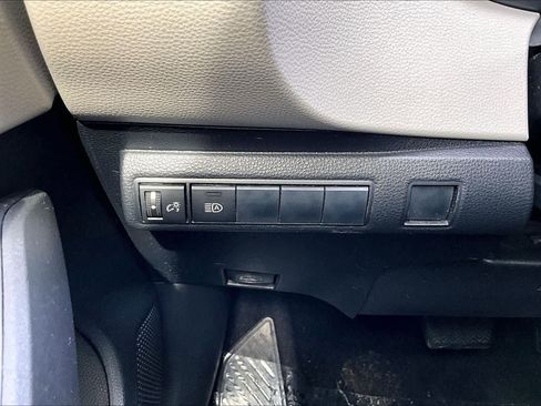 Used 2020 Toyota Corolla L image 32