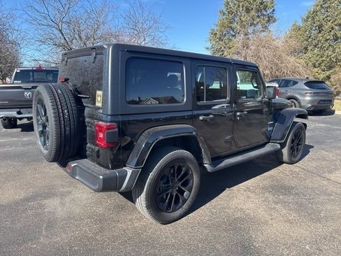 Used 2022 Jeep Wrangler Unlimited Sahara image 8