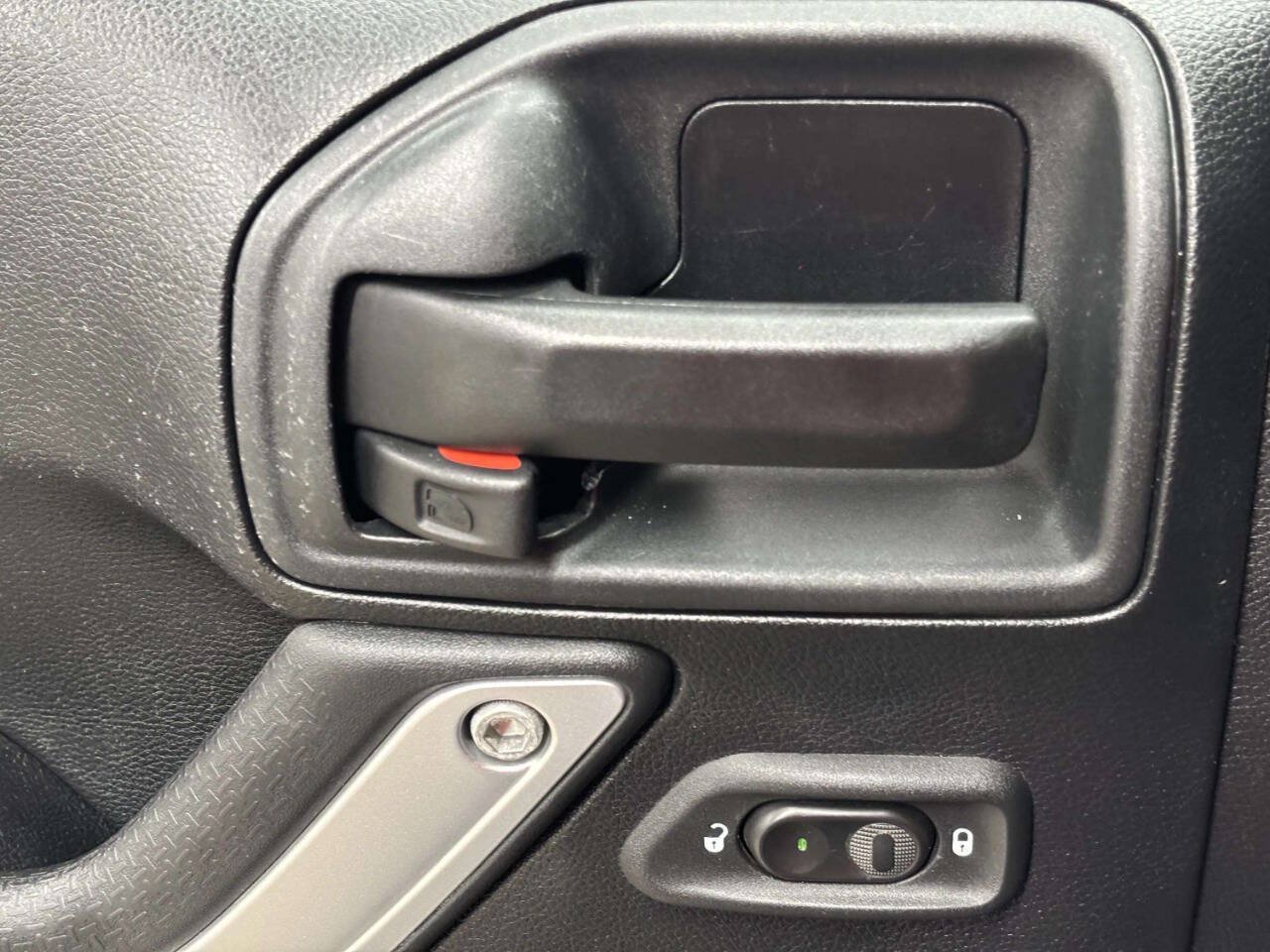 Used 2016 Jeep Wrangler Unlimited Sahara AWD/4WD image 26