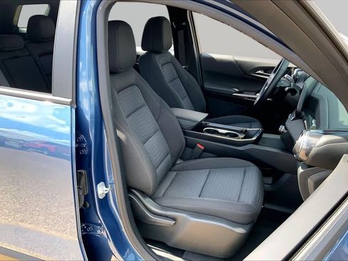 Used 2025 Chevrolet Equinox LT FWD image 9