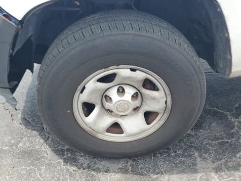 Used 2016 Toyota Tacoma SR RWD image 3