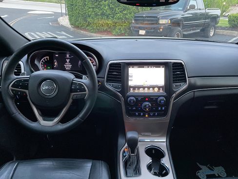 Used 2017 Jeep Grand Cherokee Limited image 36