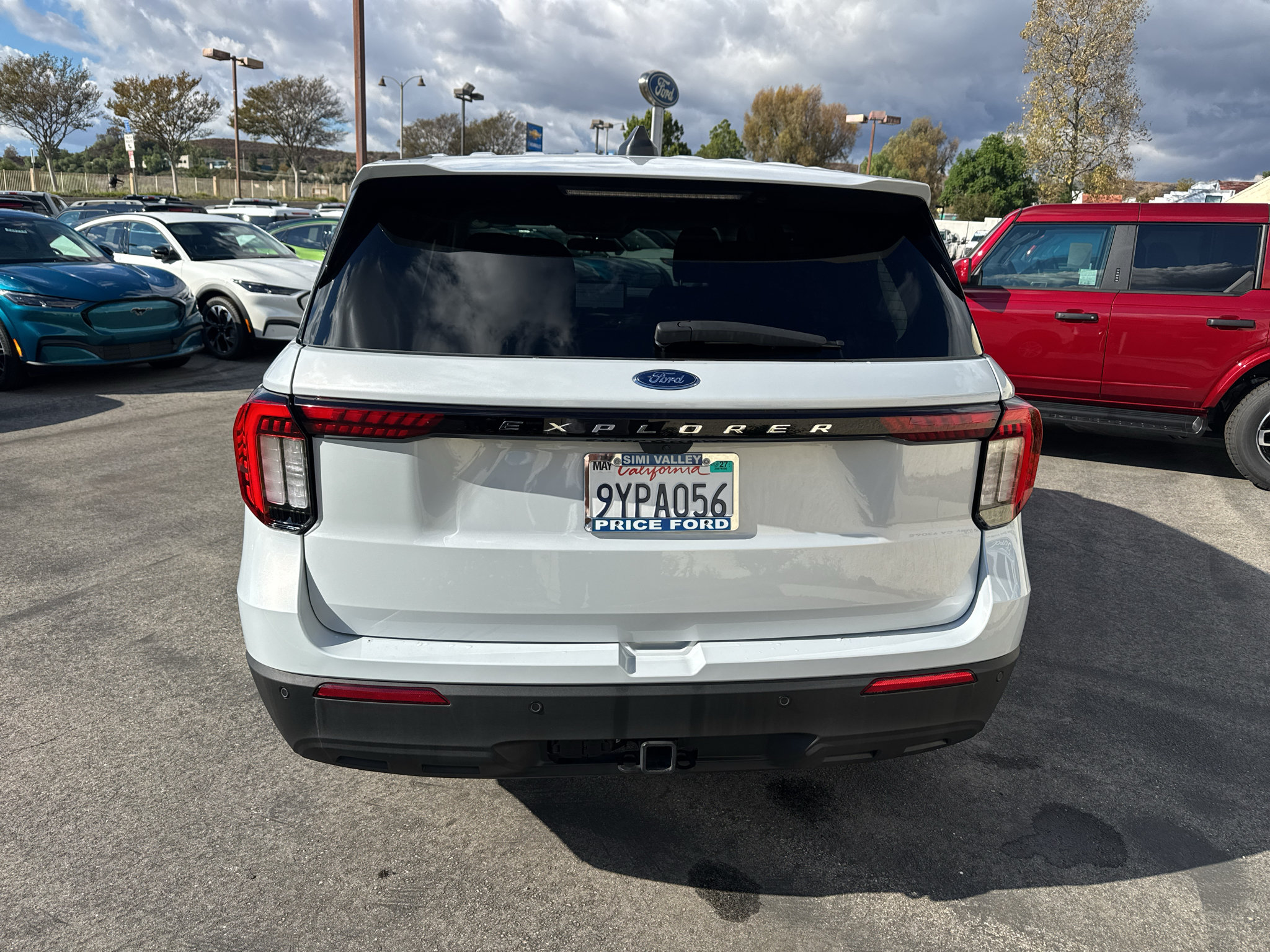 Used 2026 Ford Explorer Active RWD image 3