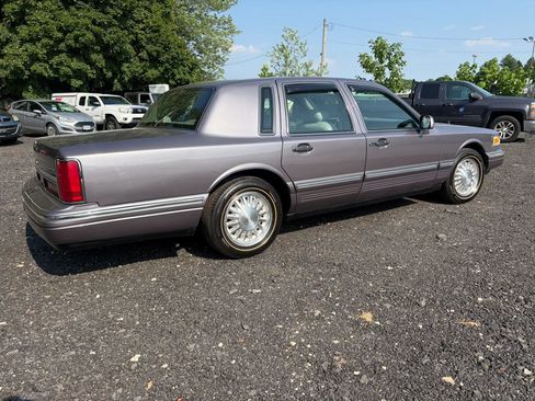 Used 1995 Lincoln Town Car Signature RWD image 8