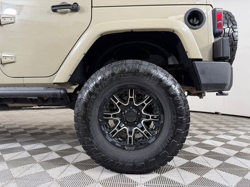 Used 2017 Jeep Wrangler Unlimited Sahara w/ Connectivity Group AWD/4WD image 25
