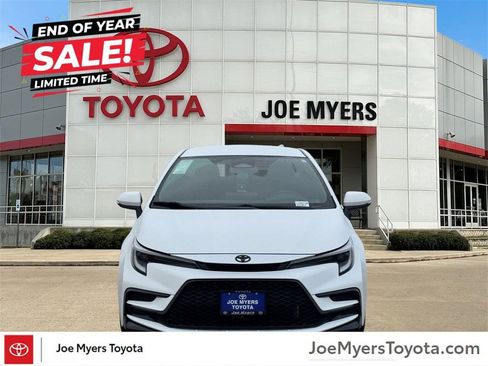 Used 2025 Toyota Corolla SE image 3