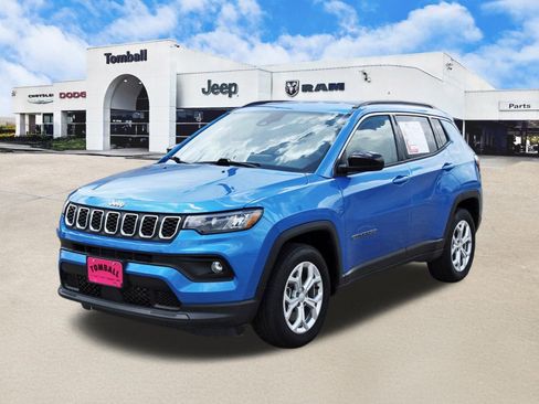 Used 2024 Jeep Compass Latitude AWD/4WD image 3