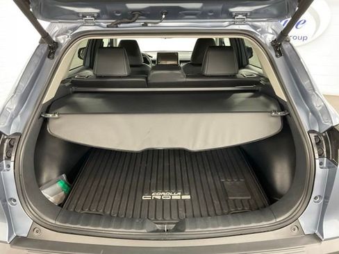 Used 2025 Toyota Corolla Cross XLE w/ Convenience Package image 9