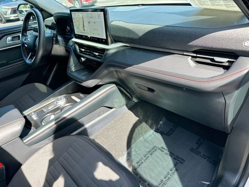 Used 2025 Ford Explorer ST-Line w/ Premium Package image 31