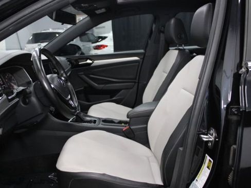 Used 2019 Volkswagen Jetta R-Line image 14