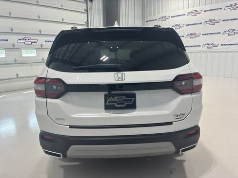Used 2025 Honda Pilot Touring image 5