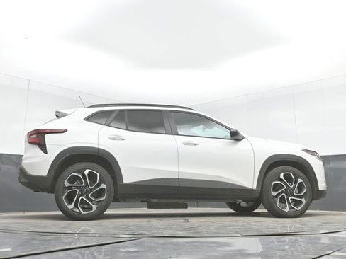 Used 2025 Chevrolet Trax RS w/ Sunroof Package FWD image 34