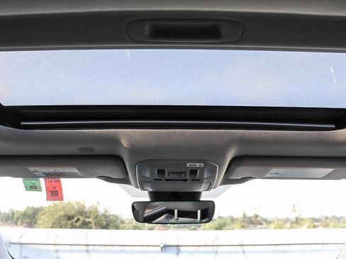 Used 2022 Toyota Highlander XLE FWD image 19
