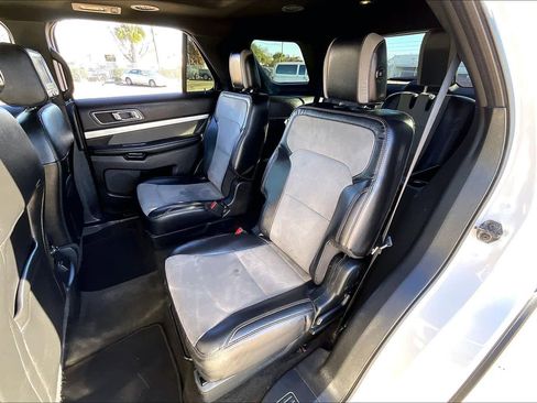 Used 2017 Ford Explorer XLT w/ Equipment Group 202A image 19